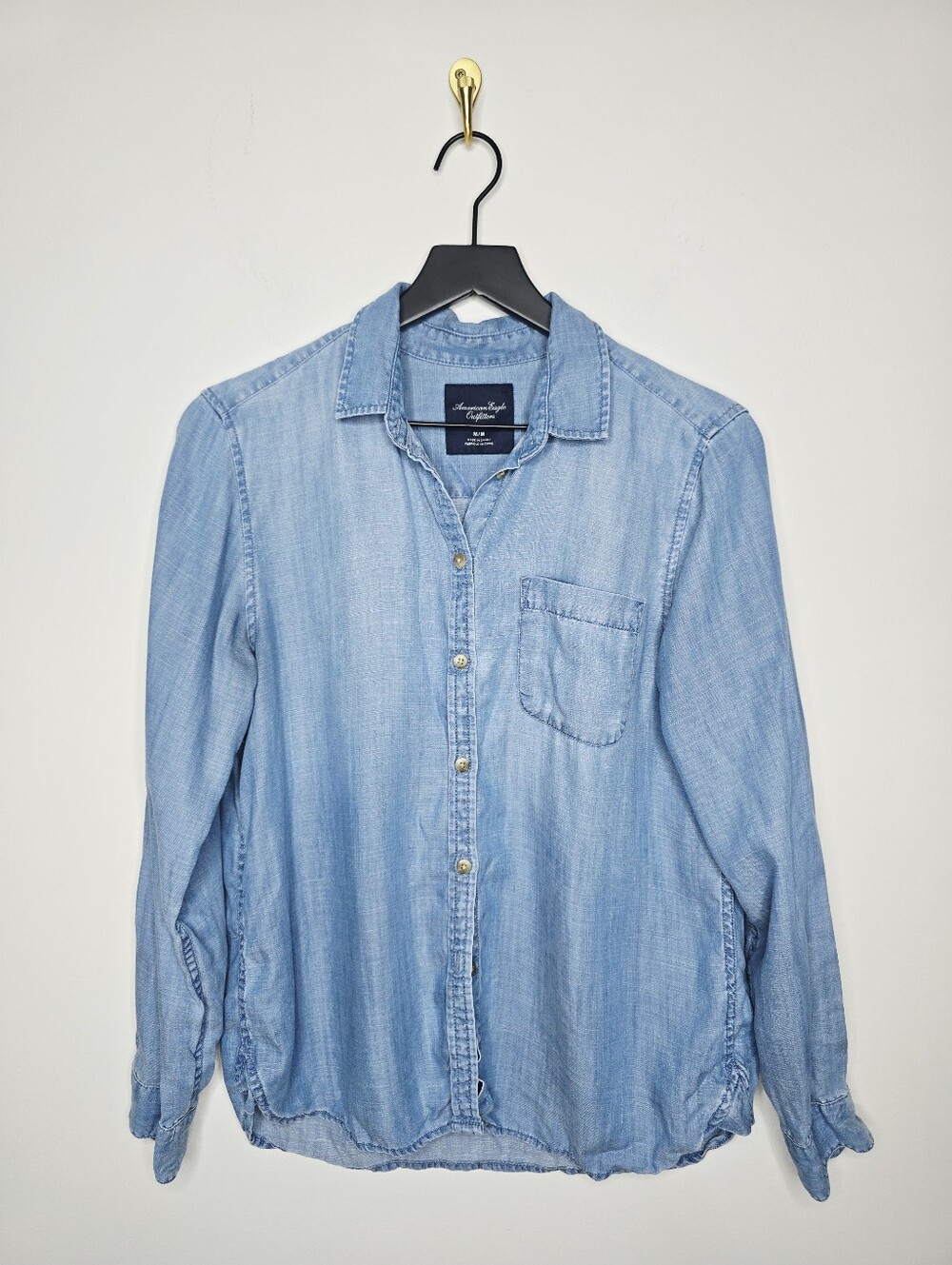 American Eagle Chambray Style Button Up Size Medium